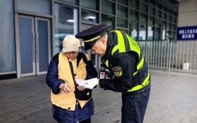 春运首日重庆南岸：执法服务双线并举 护航旅客平安温馨出行